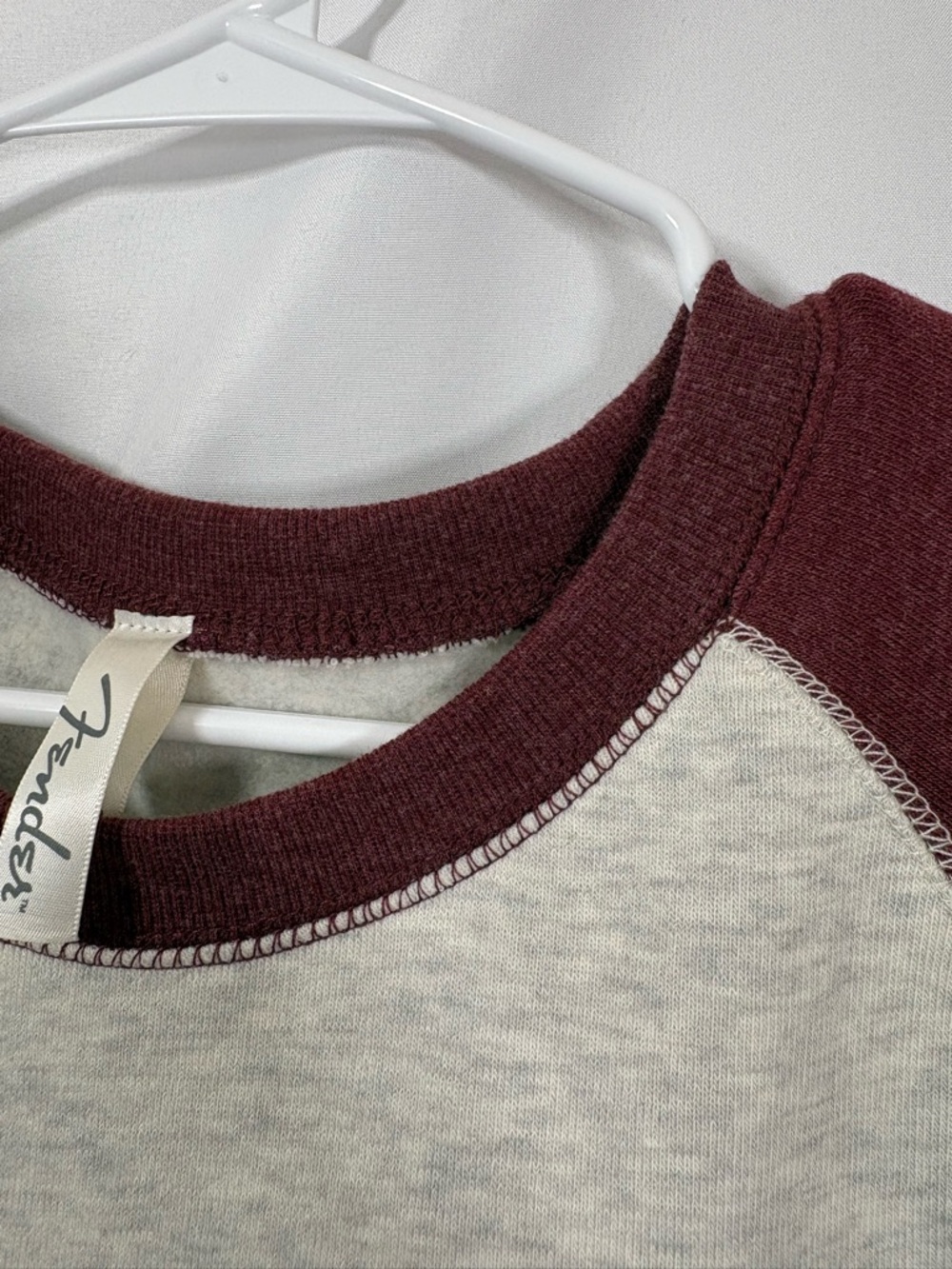 Fender Women's Love Sweatshirt Oatmeal and Maroon Size Small - Picture 5 of 9